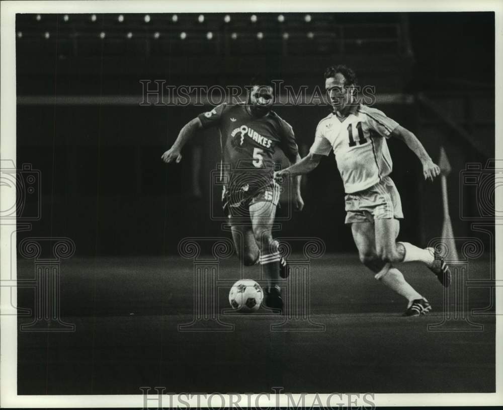 Press Photo San Jose Earthquakes soccer team member in action. - hcs16103- Historic Images