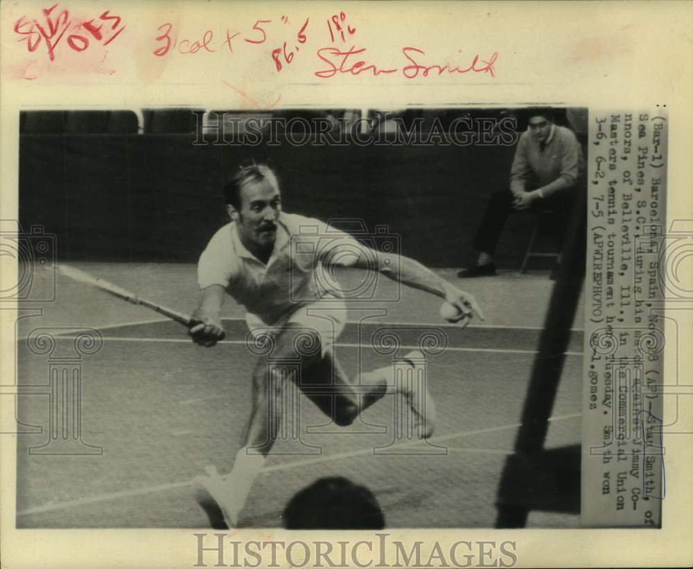 1974 Press Photo Stan Smith during match with Jimmy Connors in Barcelona, Spain- Historic Images