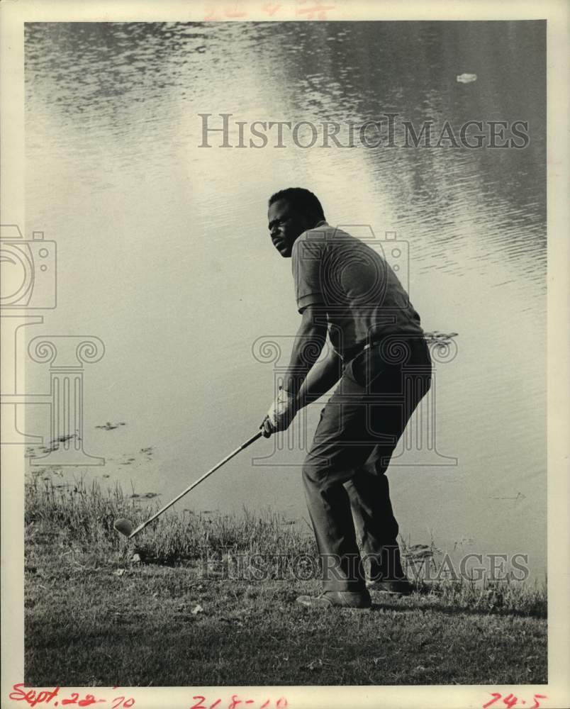 1970 Press Photo Golfer Joe Soloman gets ready to hit golf ball - hcs16316- Historic Images