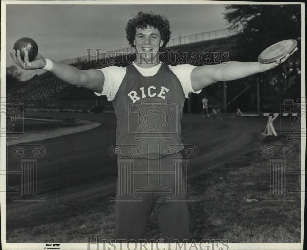 1977 Press Photo Rice University shot-put &amp; discus thrower Ken Stadel.- Historic Images