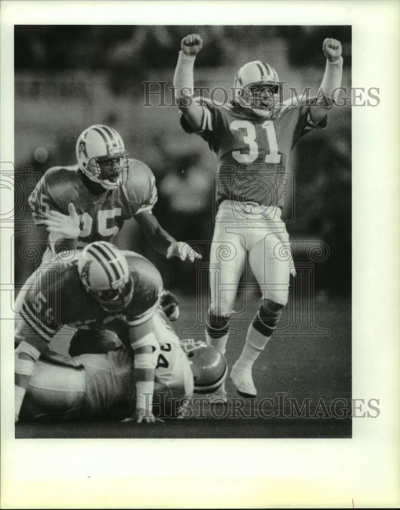 1989 Press Photo Oilers Donaldson celebrates after Grimsley &amp; McDowell stop Mack- Historic Images