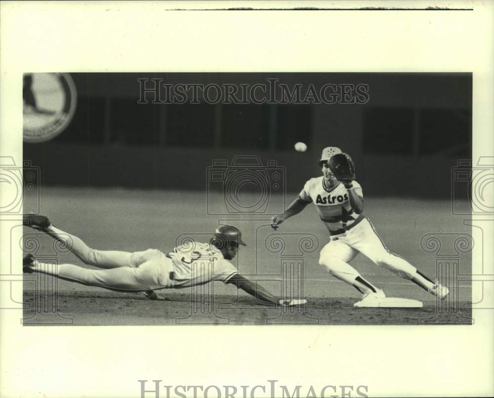 1979 Press Photo Houston Astros&#39; Craig Reynolds makes play at second base.- Historic Images