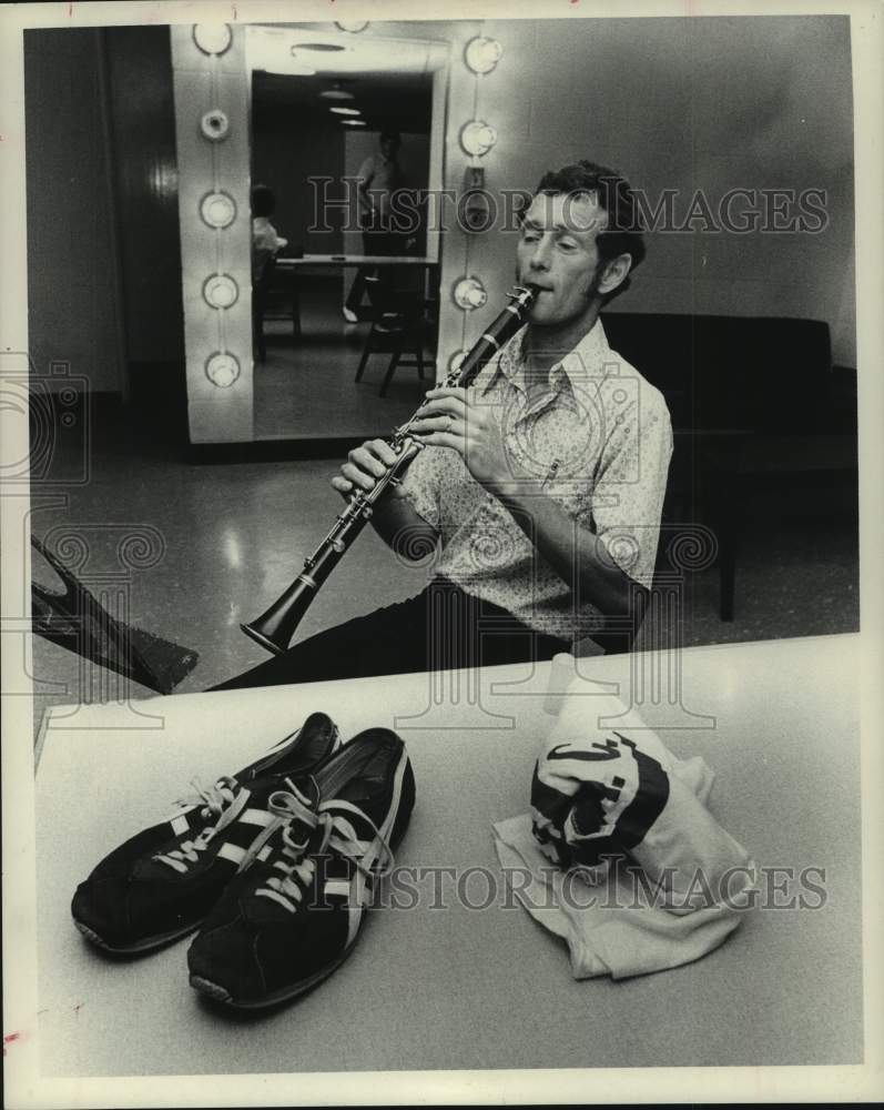 1974 Press Photo Track star Don Slocomb limbers up the clarinet. - hcs16818- Historic Images