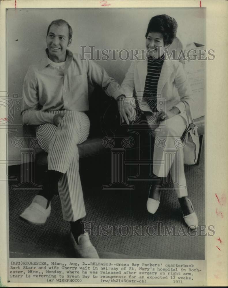 1971 Press Photo Packers&#39; Bart Starr &amp; wife Cherry at hospital after surgery.- Historic Images