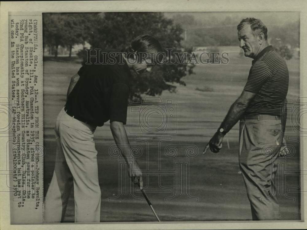 1970 Press Photo Australian golfer Bob Stanton gets pointers from Johnny Revolta- Historic Images