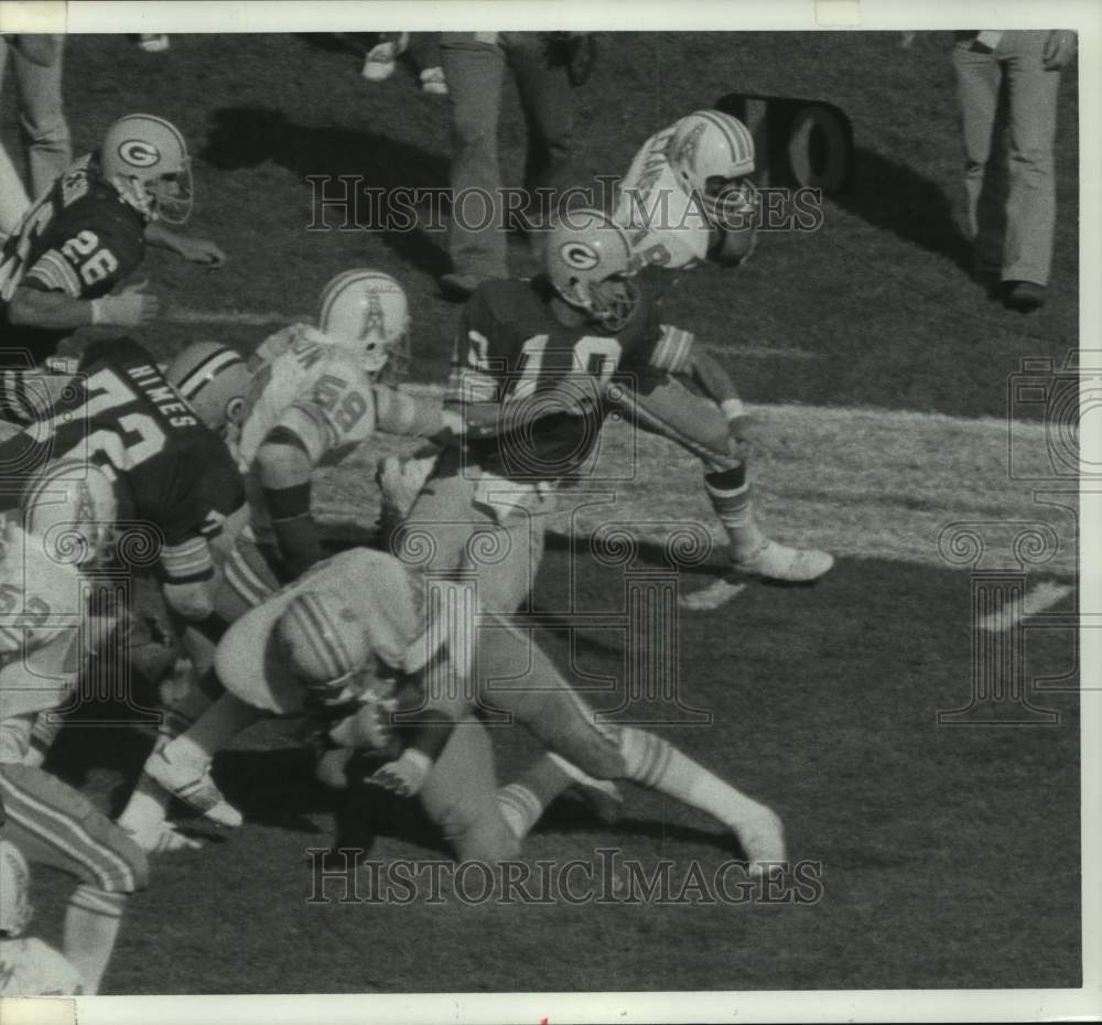 1977 Press Photo Oilers&#39; Willie Alexander returns interception against Packers.- Historic Images