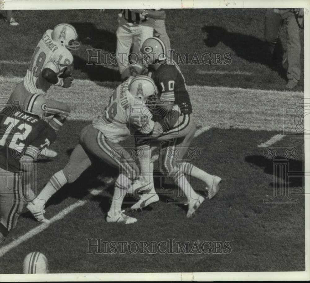 1977 Press Photo Oilers&#39; Willie Alexander returns interception against Packers.- Historic Images