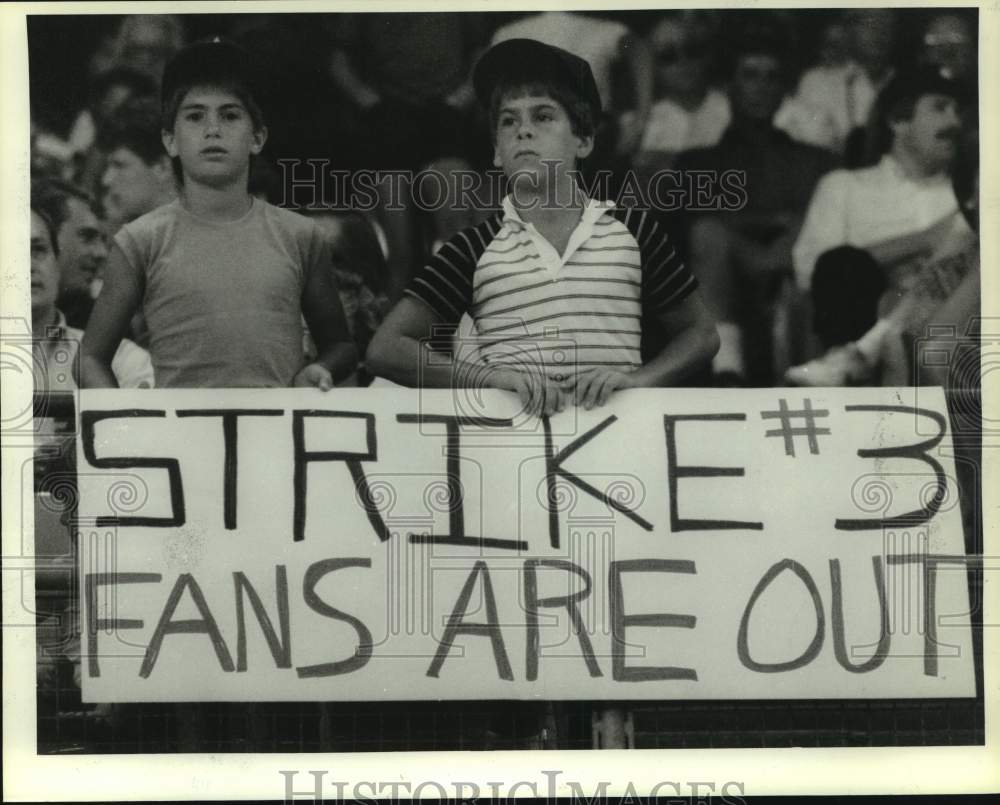 1985 Press Photo John Hernandez &amp; Jay Stelly look gloomy as players began strike- Historic Images