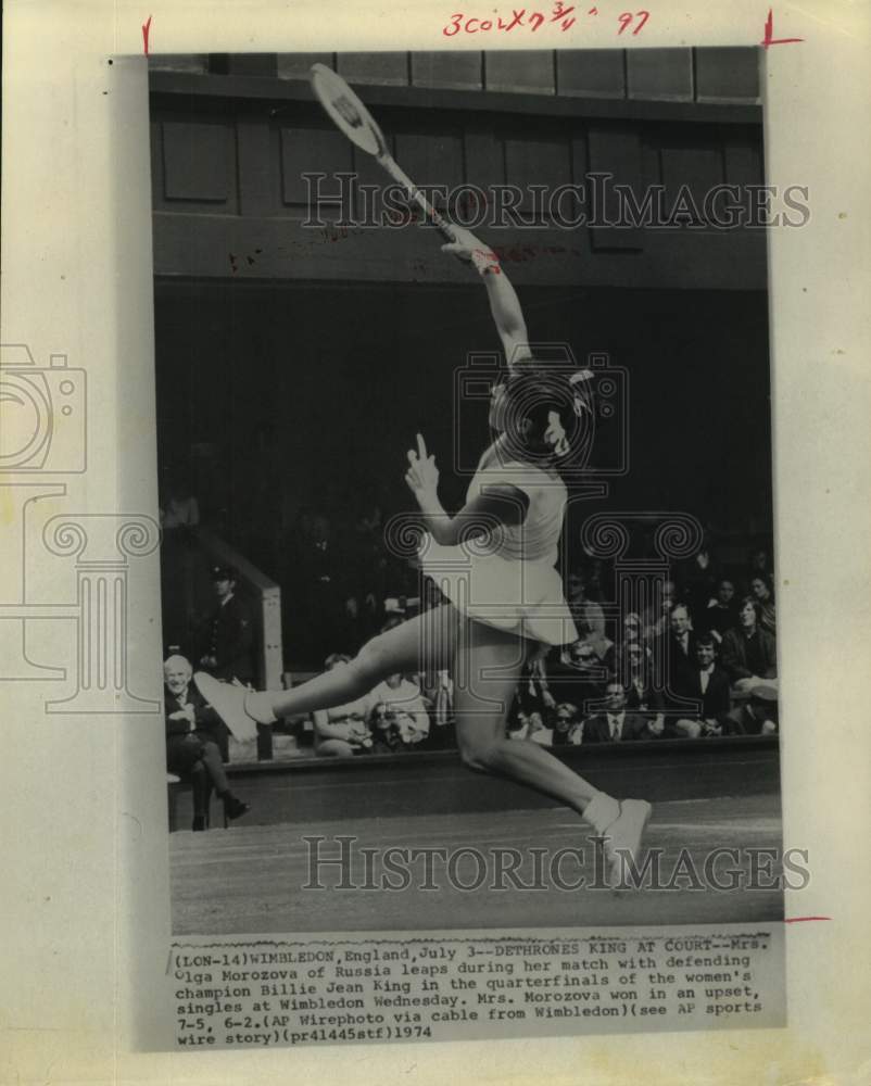 1974 Press Photo Olga Morozova leaps during match at Wimbledon on way to victory- Historic Images