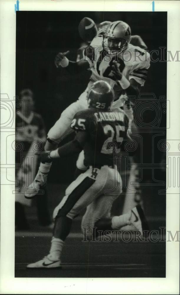1988 Press Photo Rice&#39;s M. Robinson misses ball; Houston&#39;s C. Ellison defends.- Historic Images
