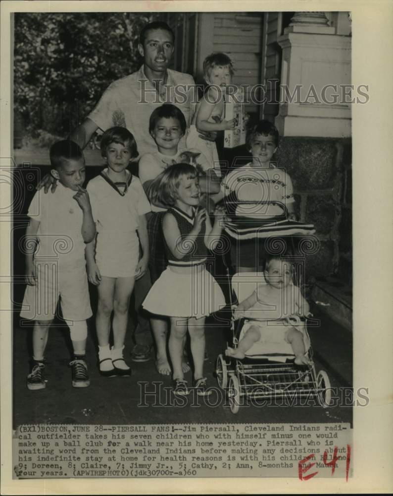 1960 Press Photo Indians&#39; Jim Piersall takes his children for a walk near home.- Historic Images