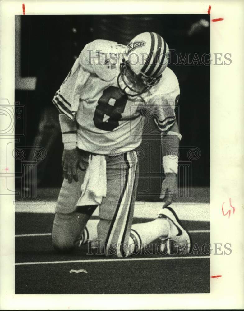 1982 Press Photo Oilers&#39; Archie Manning gets up after Giants third straight sack- Historic Images