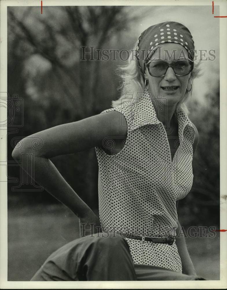 1975 Press Photo Pro golfer Carol Mann announces cancellation, breaks contract.- Historic Images