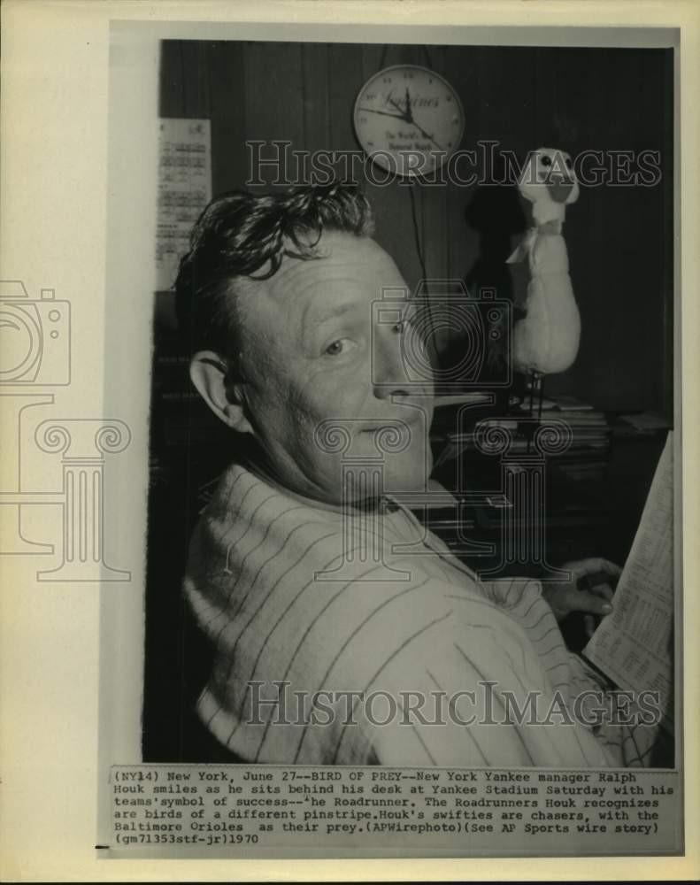 1970 Press Photo New York Yankee manager Ralph Houk at his desk, Yankee Stadium- Historic Images