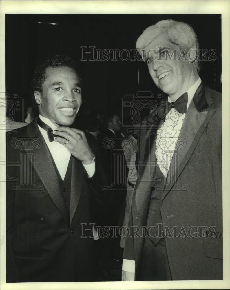 1981 Press Photo Houston Rockets basketball coach Del Harris &amp; boxer Sugar Ray- Historic Images