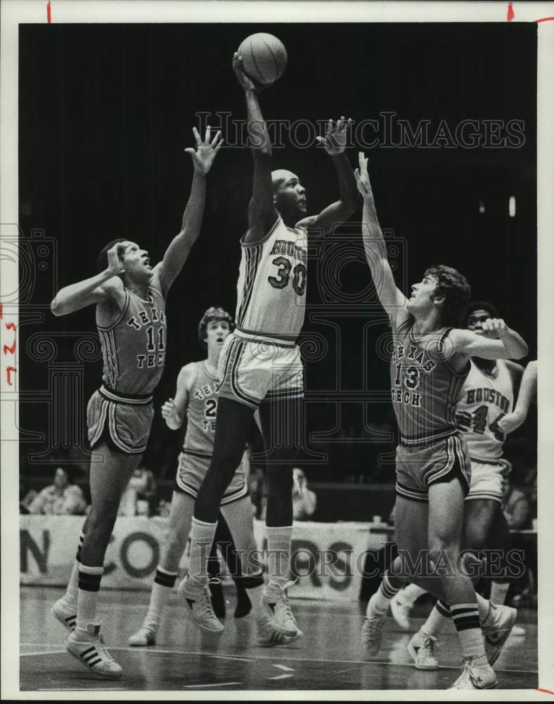 1978 Press Photo Houston&#39;s Mike Schultz takes a shot in Texas Tech contest.- Historic Images