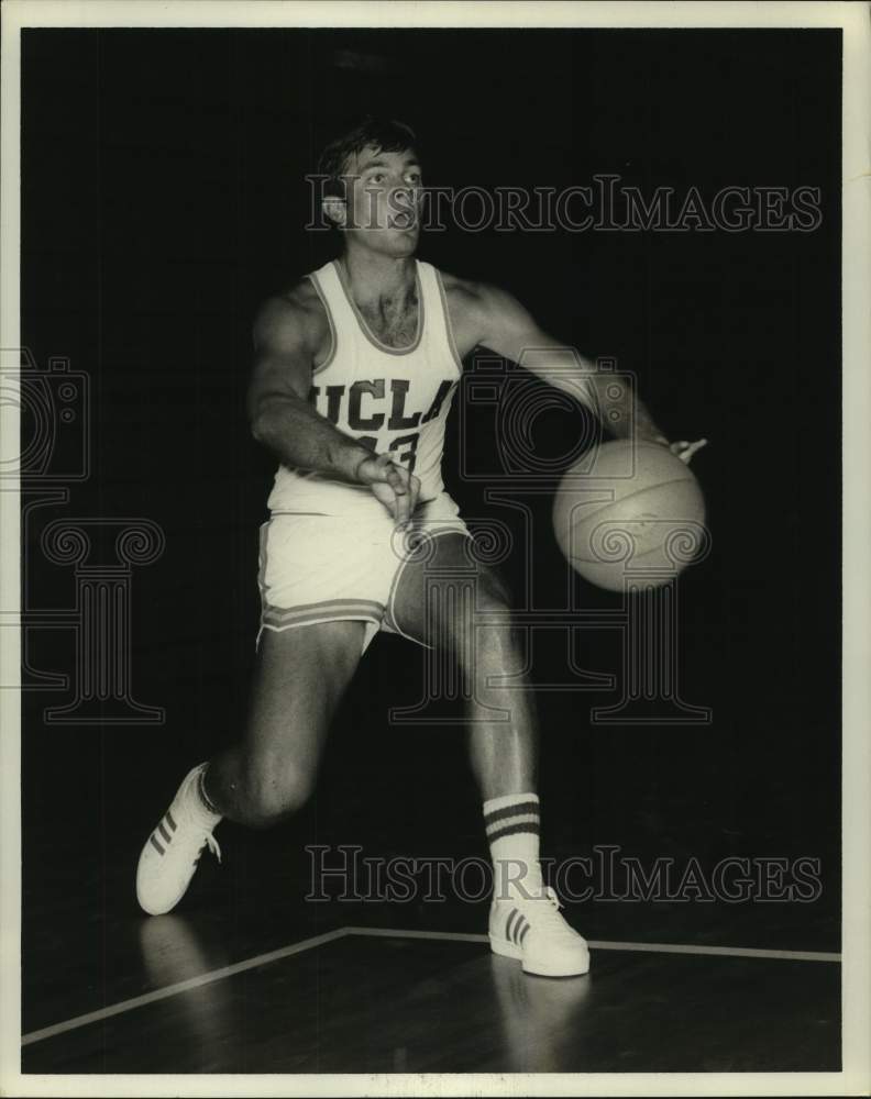 Press Photo UCLA basketball player Terry Schofield ready to start for Bruins.- Historic Images