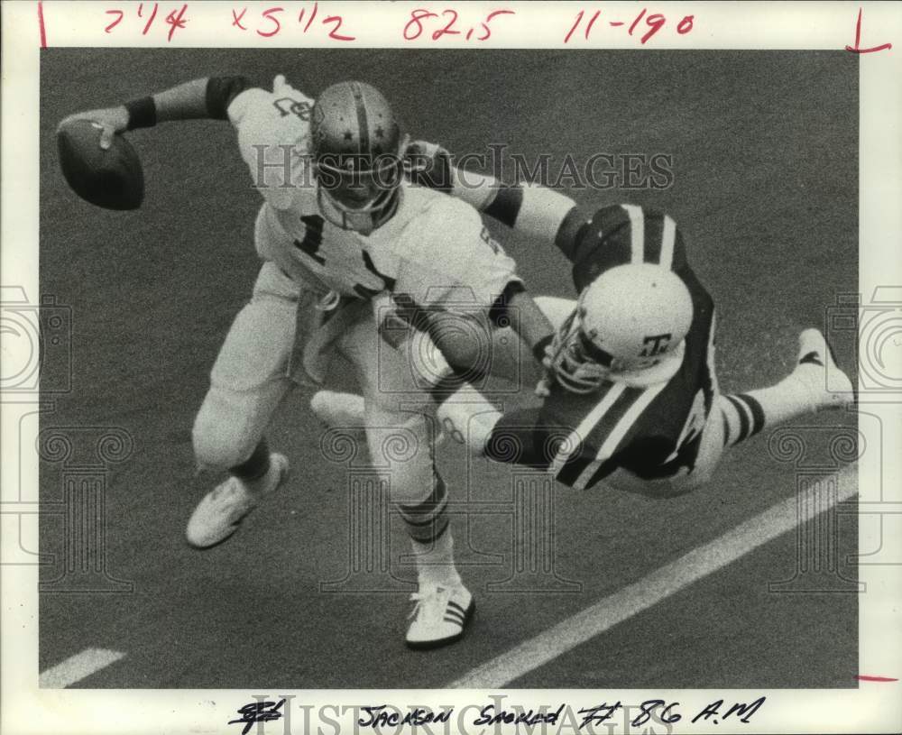 1978 Press Photo Texas A&M football player Mark Jackson makes tackle in game- Historic Images