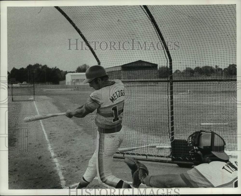 1978 Press Photo Houston Astros baseball player Roger Metzger swings in practice- Historic Images