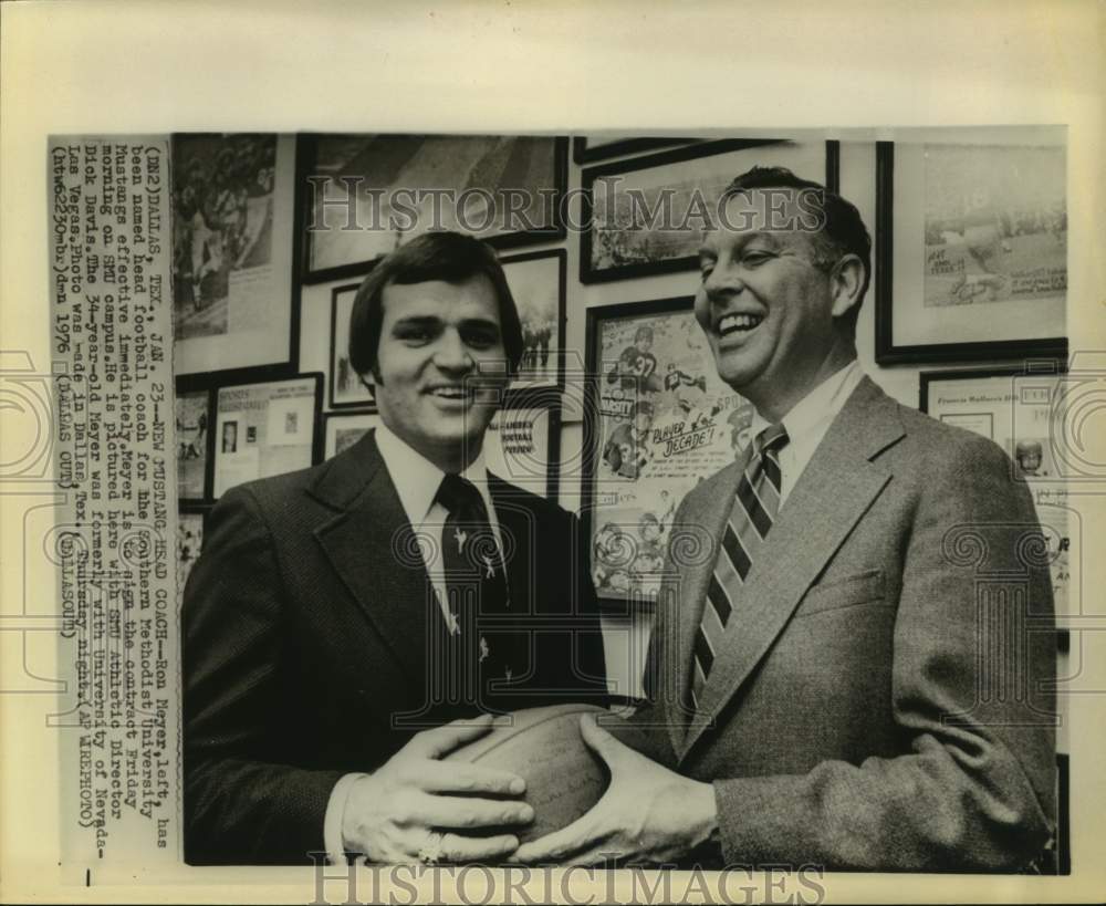 1976 Press Photo SMU football Ron Meyer &amp; AD Dick Davis meet the press- Historic Images