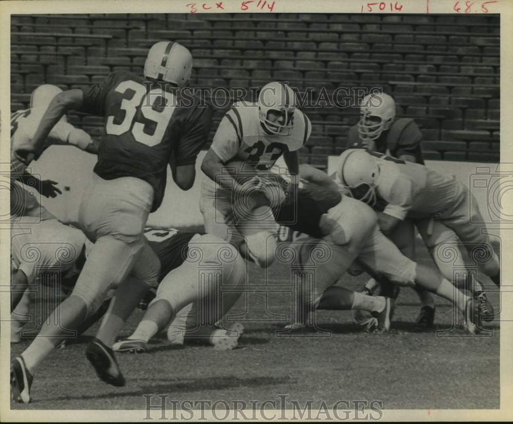 1969 Press Photo Fullback Kim Malone tries to break through Bill Holmes' tackle.- Historic Images