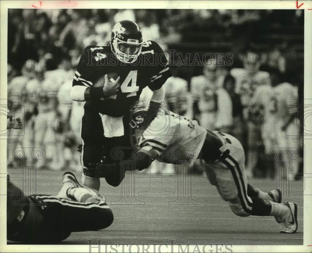 1983 Press Photo Rice University football quarterback Phillip Money runs in game- Historic Images