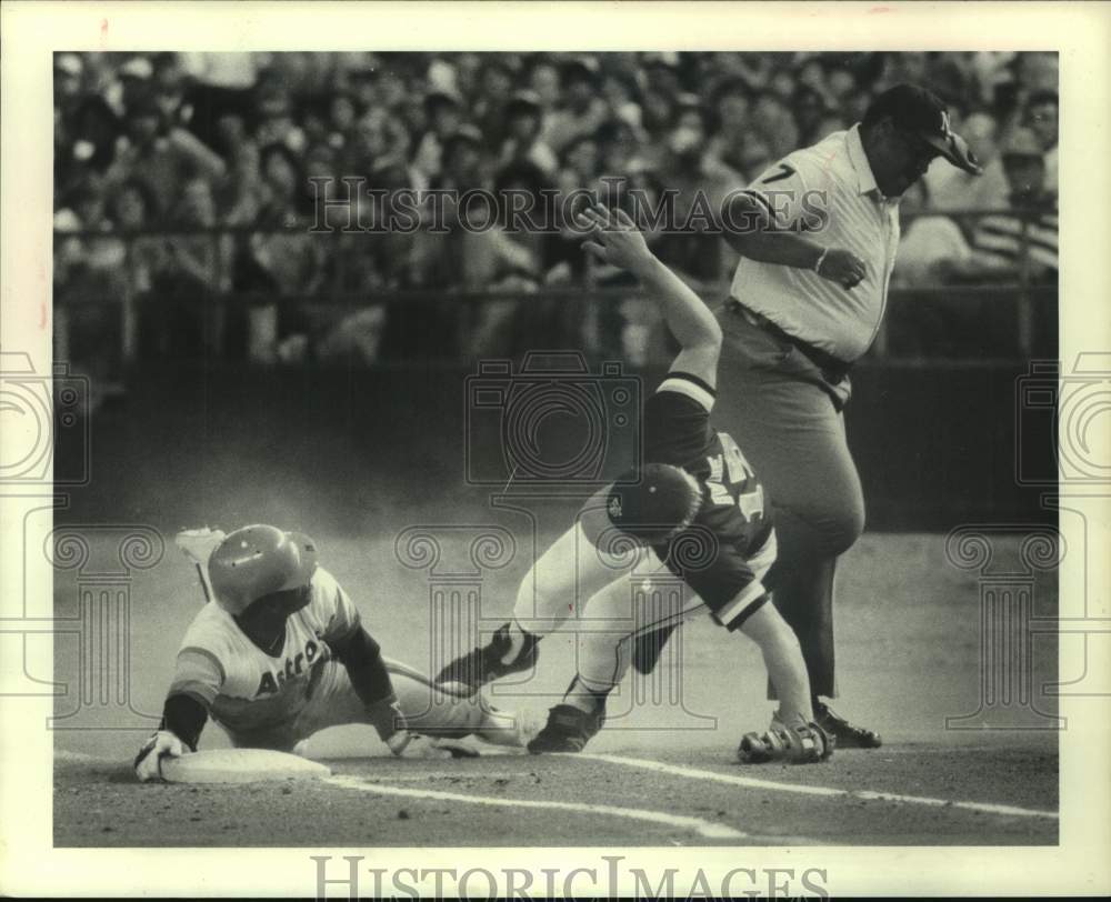 1980 Press Photo Houston Astros baseball player Cesar Cedeno is tagged out- Historic Images