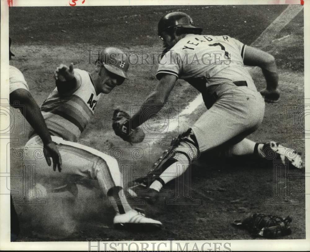 Press Photo Astros&#39; Art Howe scores as Dodgers Steve Yeager misses tag.- Historic Images