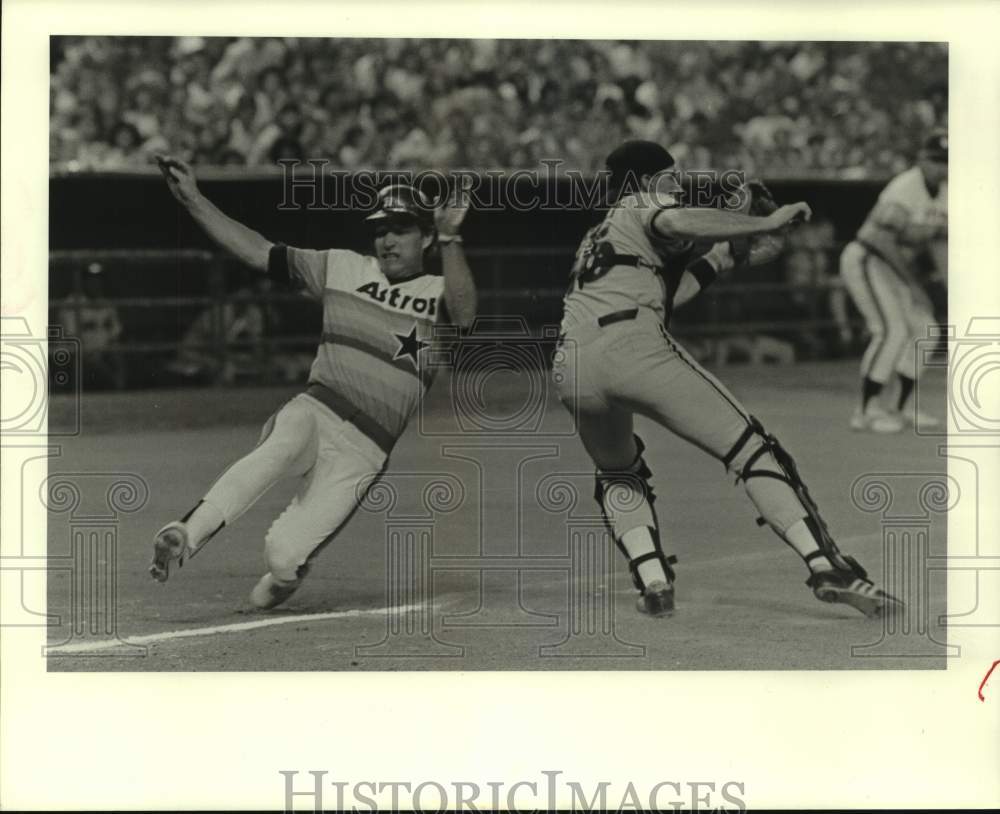 1984 Press Photo Astros&#39; Barry Spillman scores during game with Giants.- Historic Images