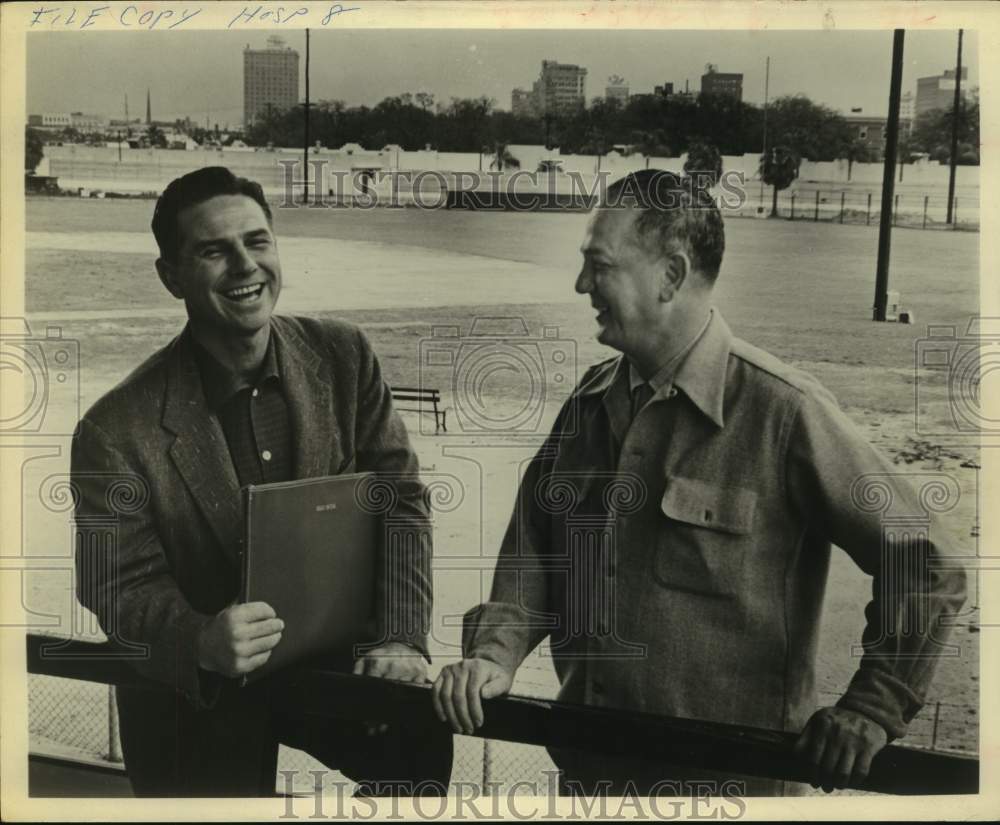 1966 Press Photo Astros&#39; manager Grady Hatton has laugh with another gentleman.- Historic Images