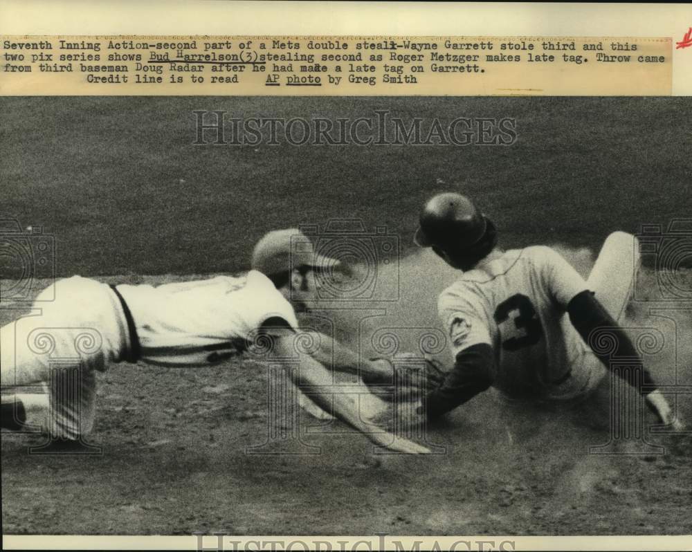 1973 Press Photo New York Mets baseball player Bud Harrelson steals 2nd base- Historic Images