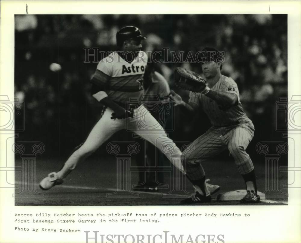 1986 Press Photo Houston Astros baseball player Billy Hatcher reaches 1st base- Historic Images