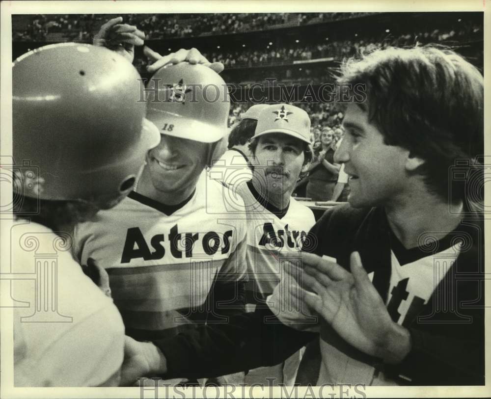 1981 Press Photo Astros&#39; Art Howe is congratulated after game-winning single.- Historic Images