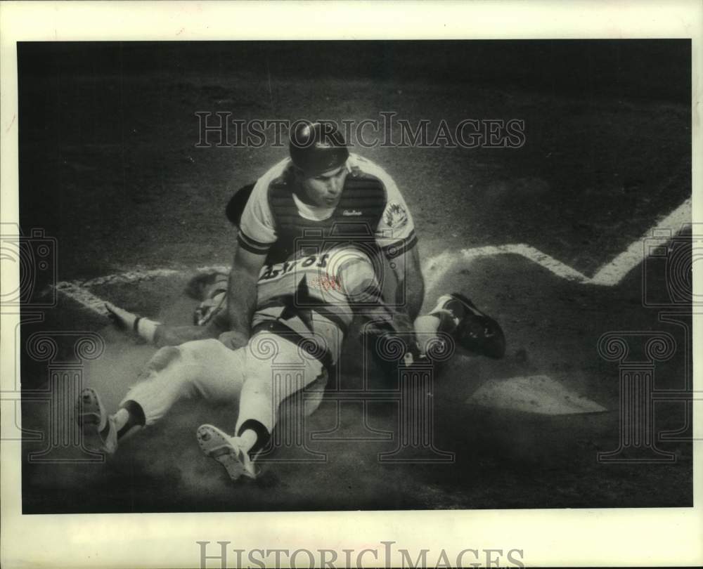 1980 Press Photo New York Mets baseball catcher John Stearns blocks home plate- Historic Images