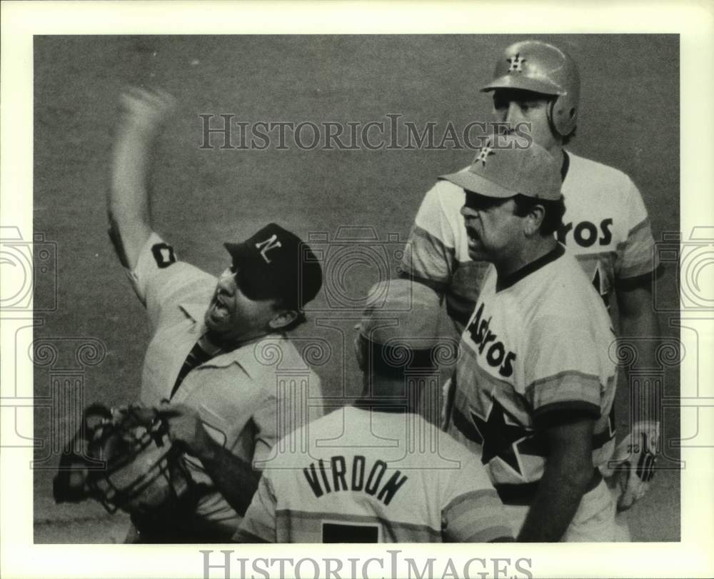 1982 Press Photo Houston Astros baseball coach Leppard is ejected from game- Historic Images