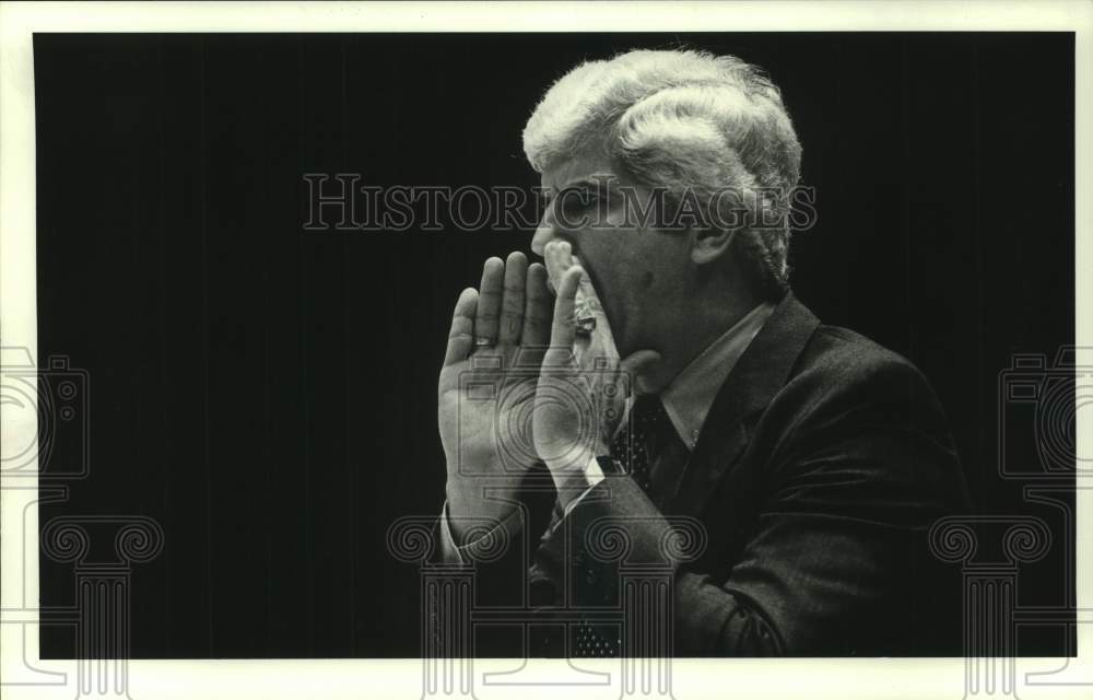 1983 Press Photo Rockets' coach Del Harris gets excited on the sidelines.- Historic Images