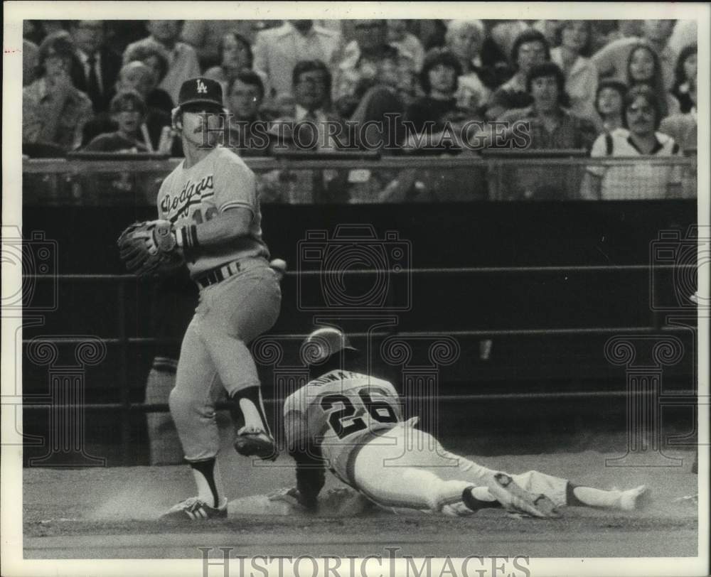 1978 Press Photo Houston Astros baseball player Wilbur Howards slides into third- Historic Images