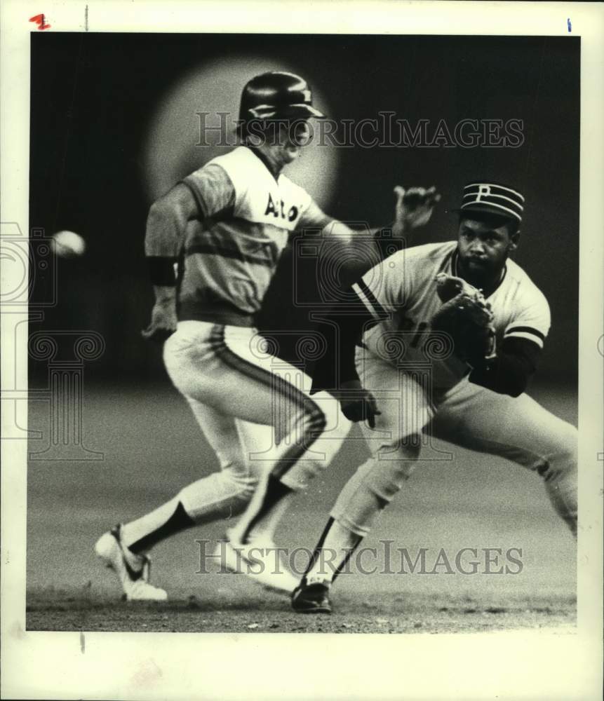 1985 Press Photo Houston Astros baseball player Denny Walling hurries to first- Historic Images