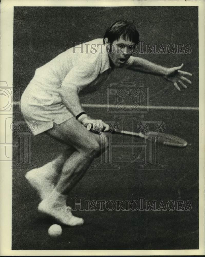 1973 Press Photo Tennis player Cliff Richey hits backhand shot in a match- Historic Images