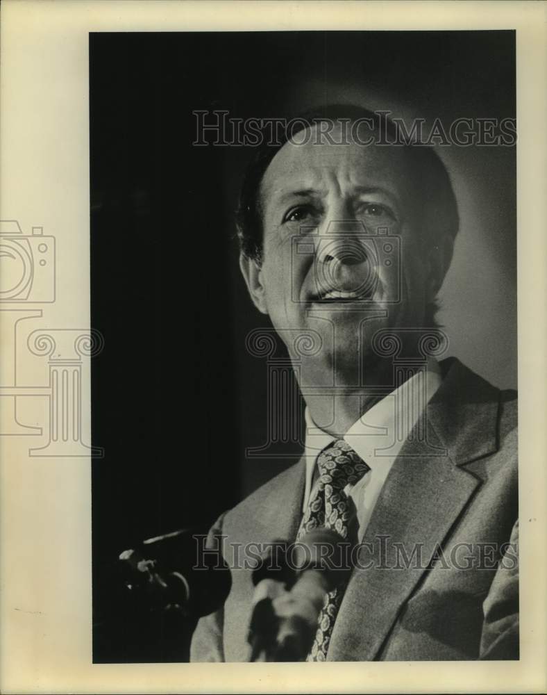 1974 Press Photo National Football League Commissioner Pete Rozelle speaking- Historic Images