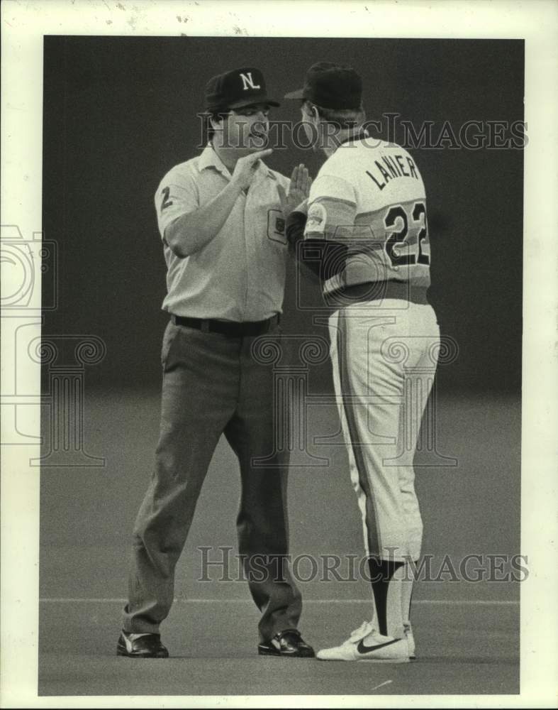 1986 Press Photo Astros&#39; Hal Lanier gets explanation from Umpire Jerry Crawford- Historic Images