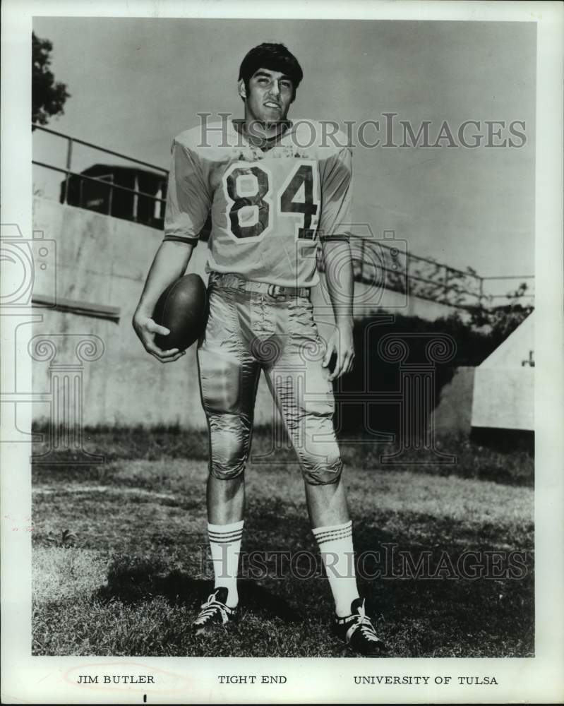 1970 Press Photo U of Tulsa football tight end Jim Butler poses with f ...