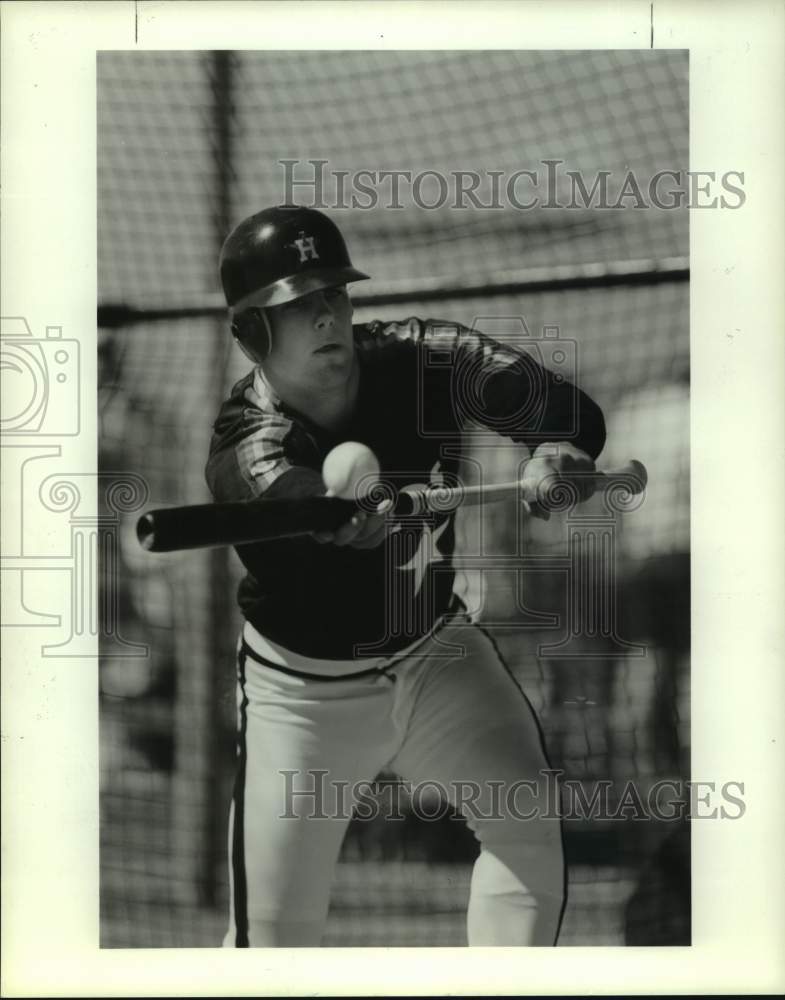 1988 Press Photo Houston Astros baseball player Ken Caminiti bunts the ball- Historic Images
