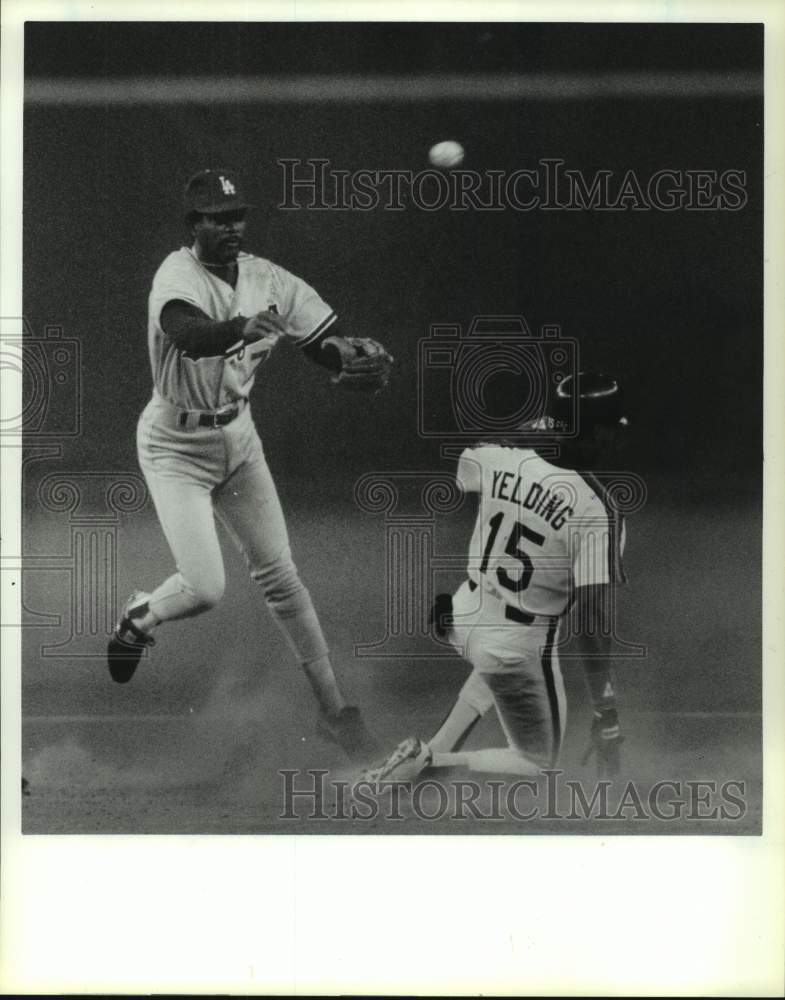 1990 Press Photo Houston Astros baseball player Eric Yelding is out at 2nd base- Historic Images