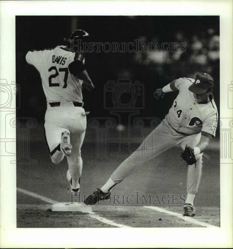 1990 Press Photo Houston Astros baseball player Glenn Davis grounds out to 1st- Historic Images