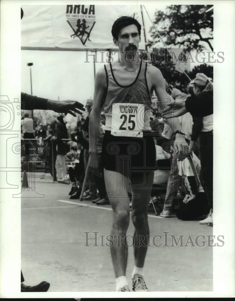 1990 Press Photo Soviet distance runner finishes Houston-Tenneco Marathon.- Historic Images