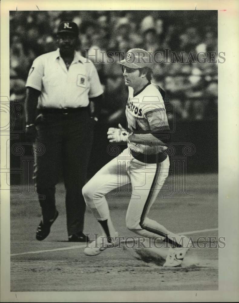 1981 Press Photo Houston Astros baseball shortstop Craig Reynolds rounds third- Historic Images