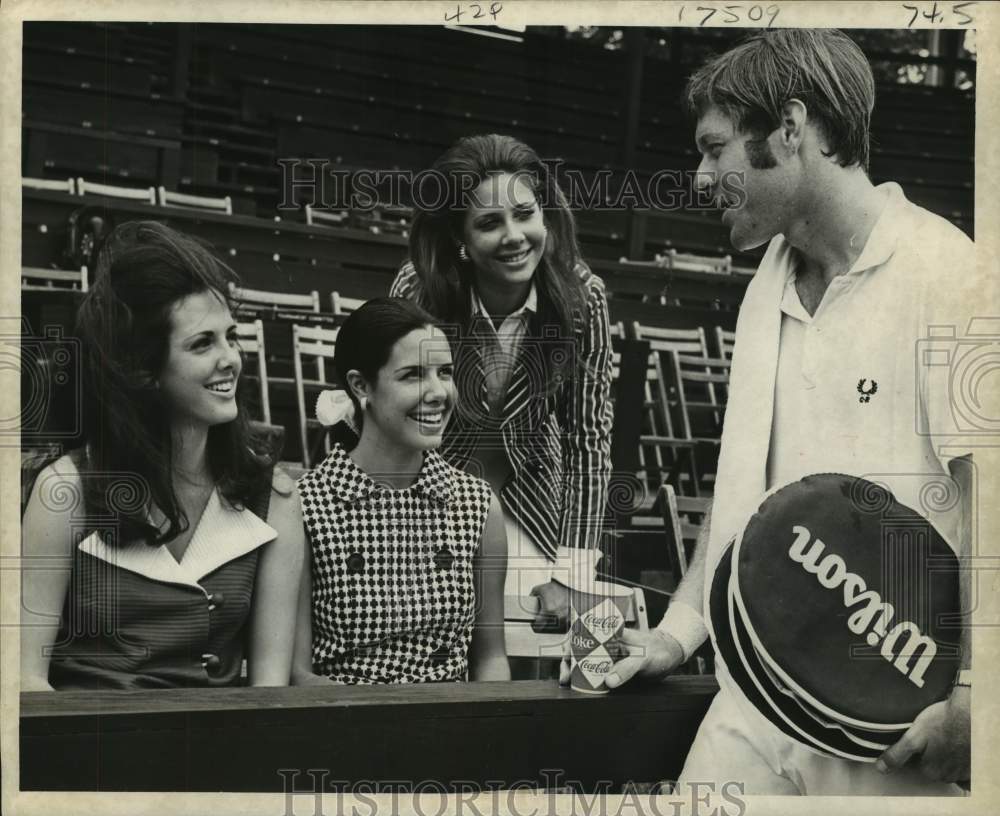 1970 Press Photo Cliff Richey with wife Mickey and her sisters - hcs19526- Historic Images