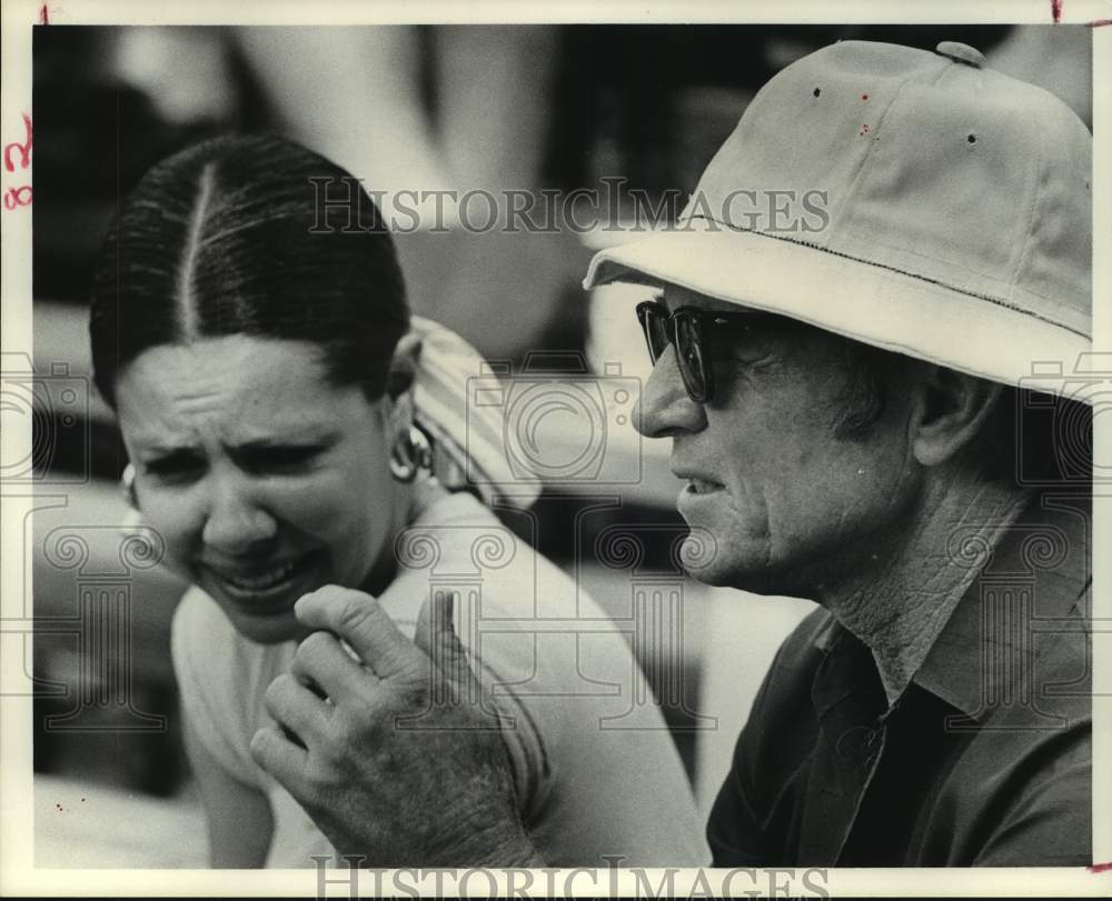 1975 Press Photo Tennis player Cliff Richey&#39;s wife Mickie and his father George- Historic Images