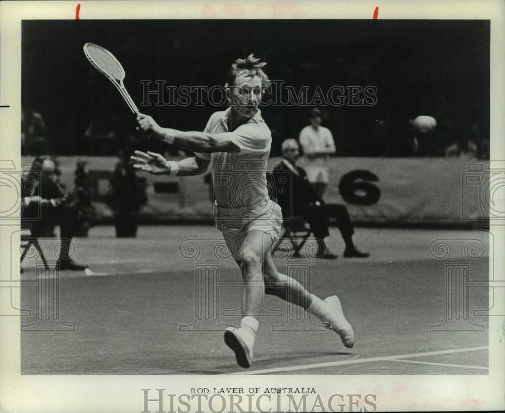 1972 Press Photo Tennis player Rod Laver reaches to return back hand shot- Historic Images